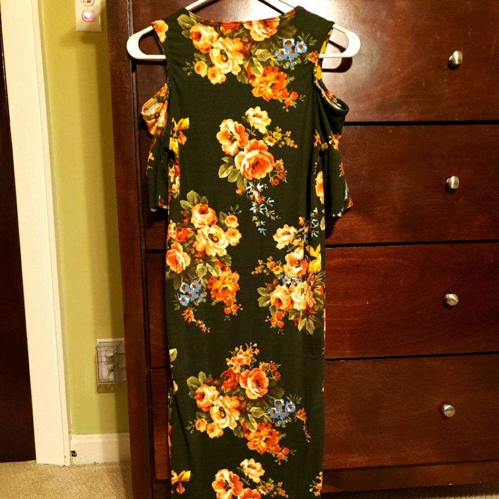 Floral Mother Bee Maternity Dress, Size Medium.